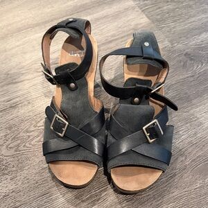 Dansko Dominique T strap Black Leather Sandals